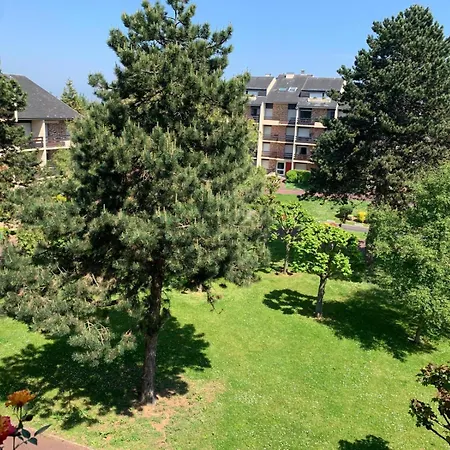 Appartement Lumineux Dans Residence Calme Et Arboree Cabourg Exterior foto